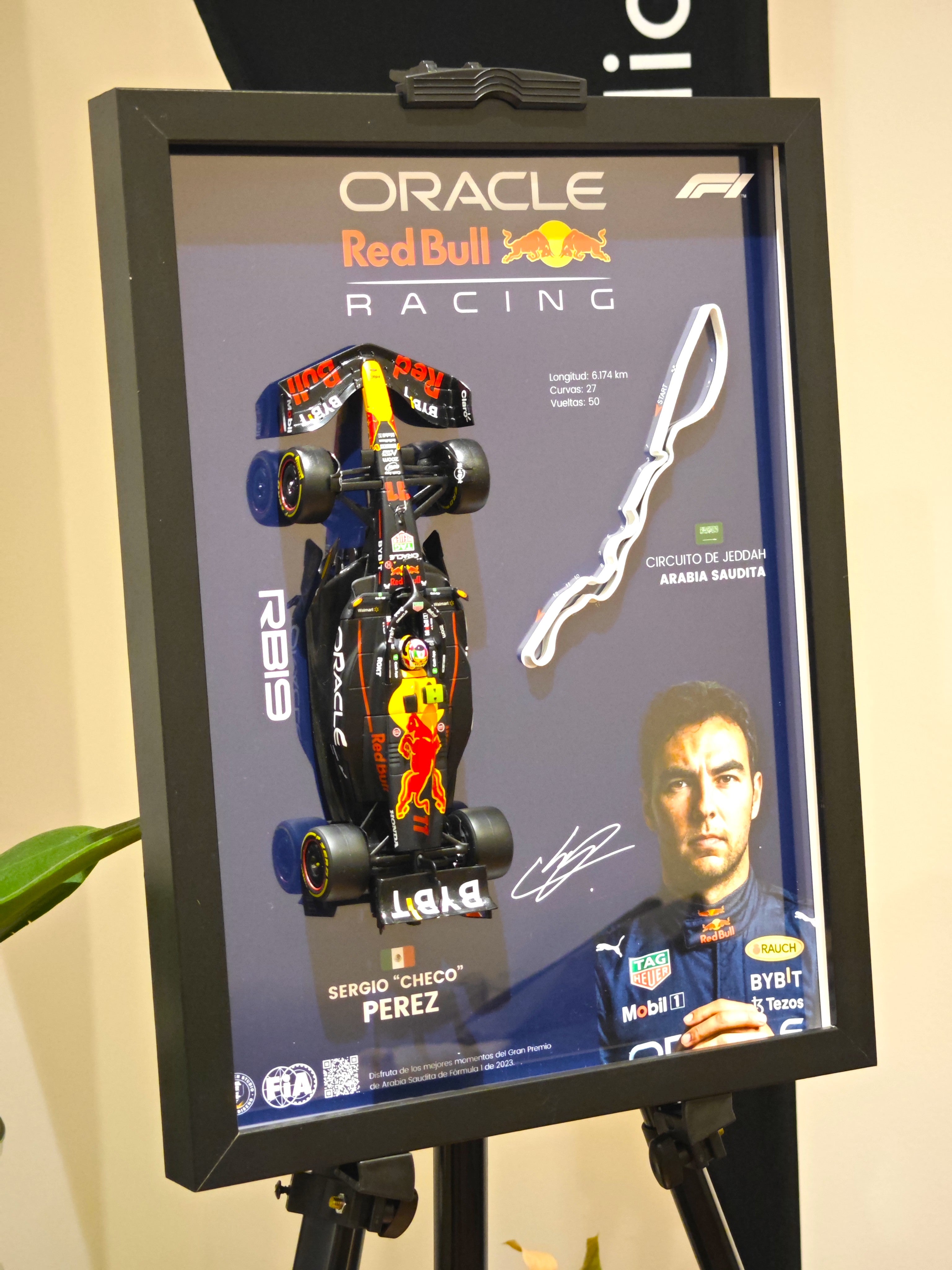 Cuadro Decorativo 3D F1 Oracle Red Bull Racing RB19 – Sergio "Checo" Pérez