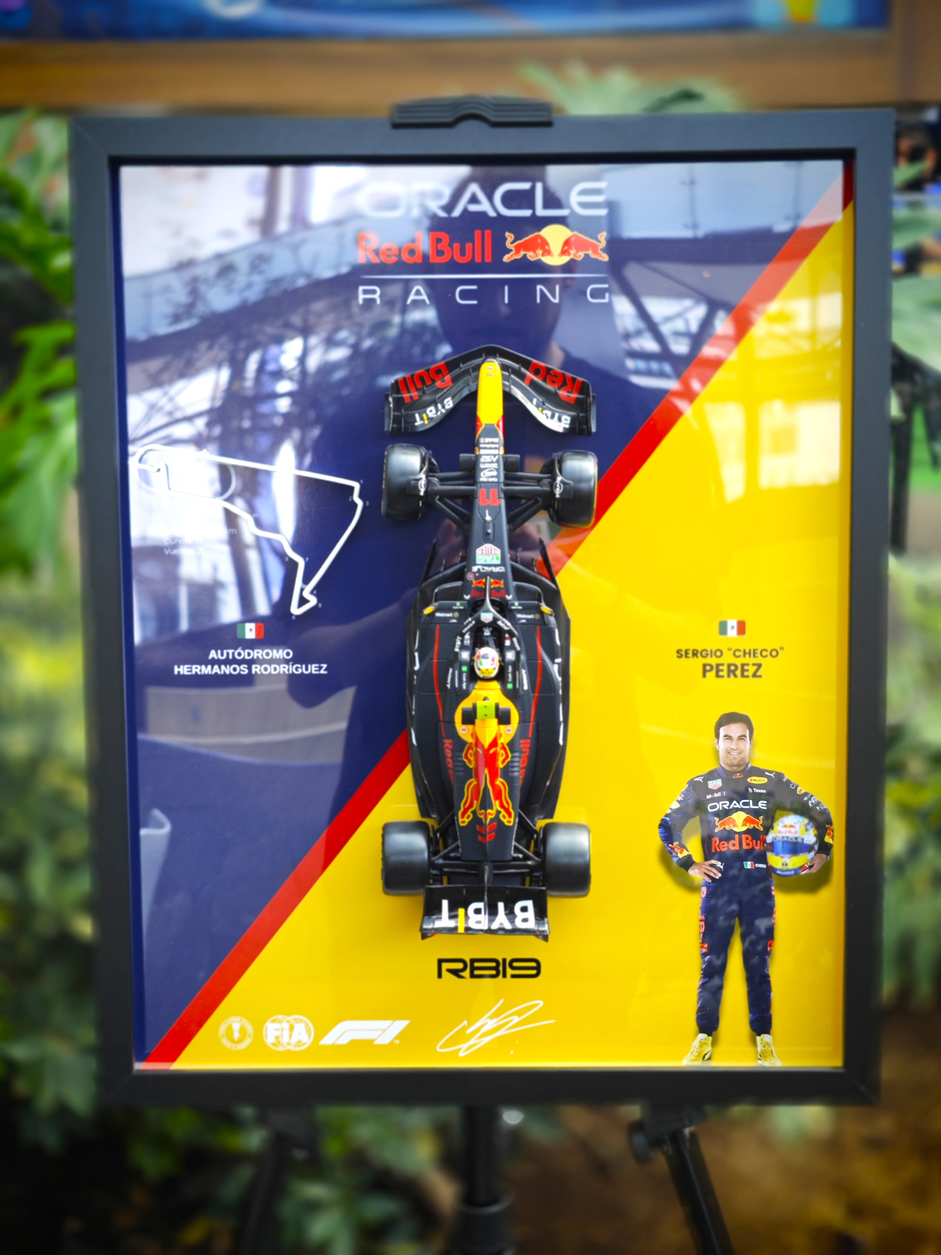 Cuadro Decorativo 3D F1 Oracle Red Bull Racing RB19 – Sergio "Checo" Pérez | Gran Premio de México